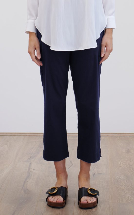 Cropped Pant product photo.