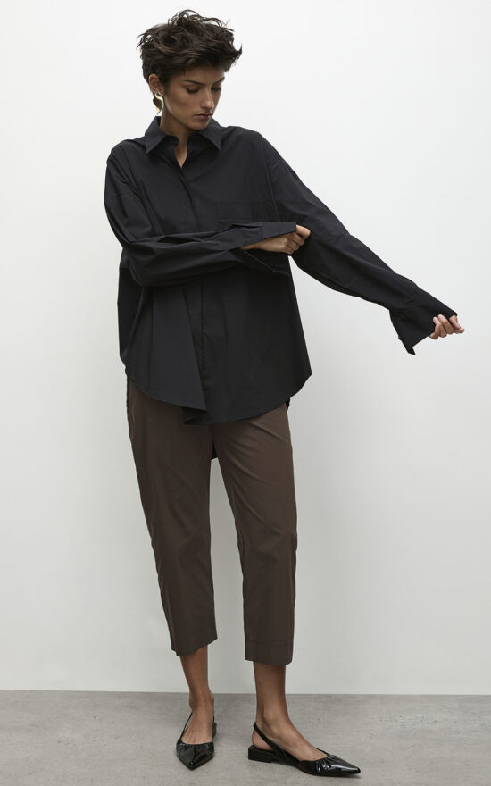 Cropped Pant product photo.