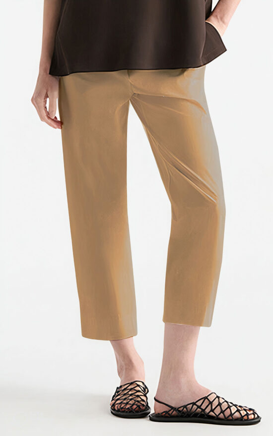 Cropped Pant product photo.