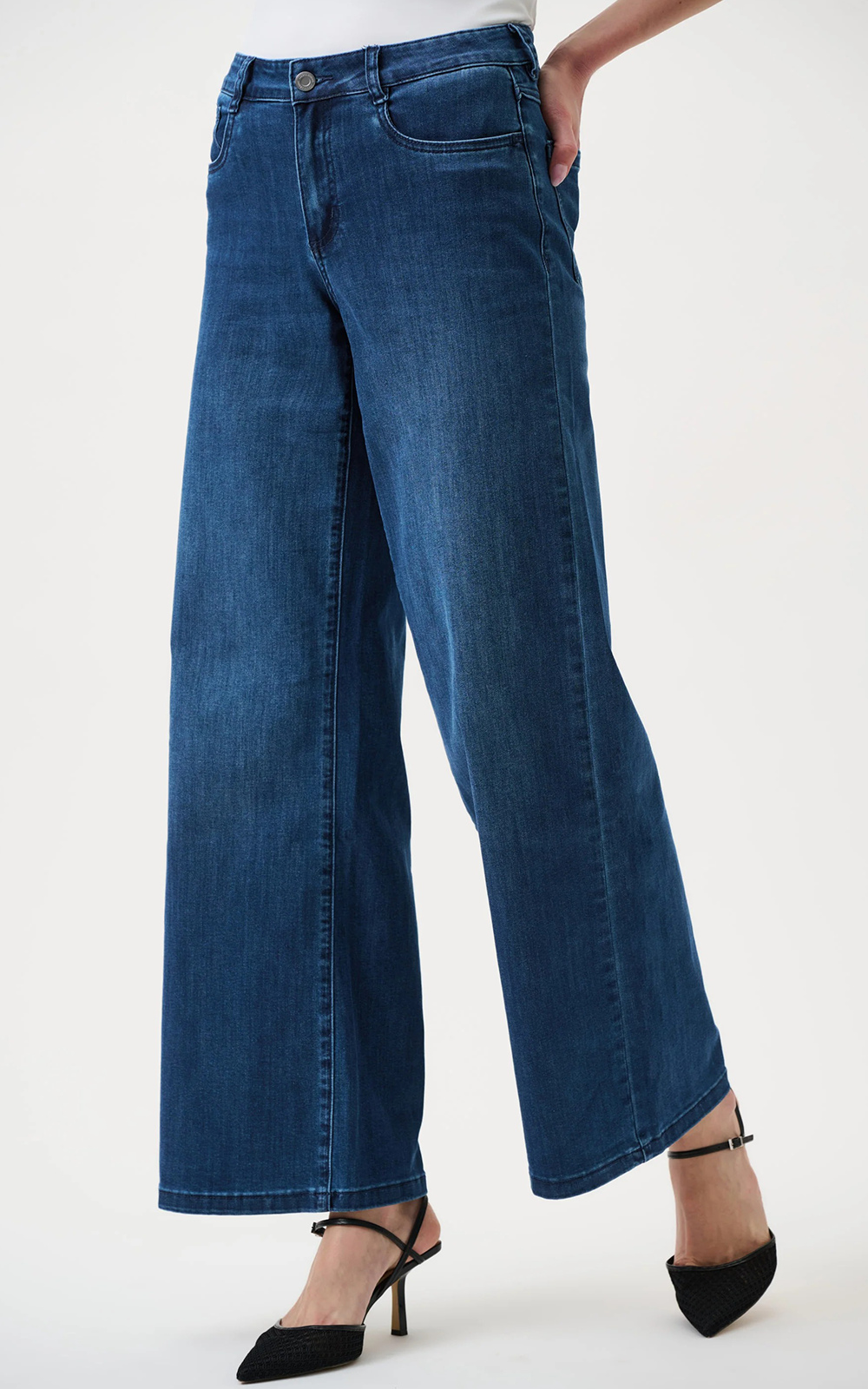 Goldie Jean product photo.