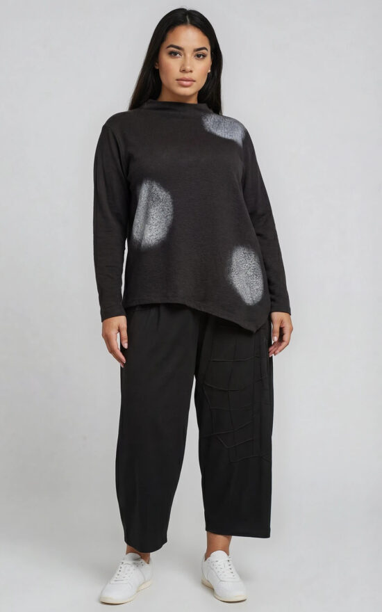Sotatsu Pullover product photo.