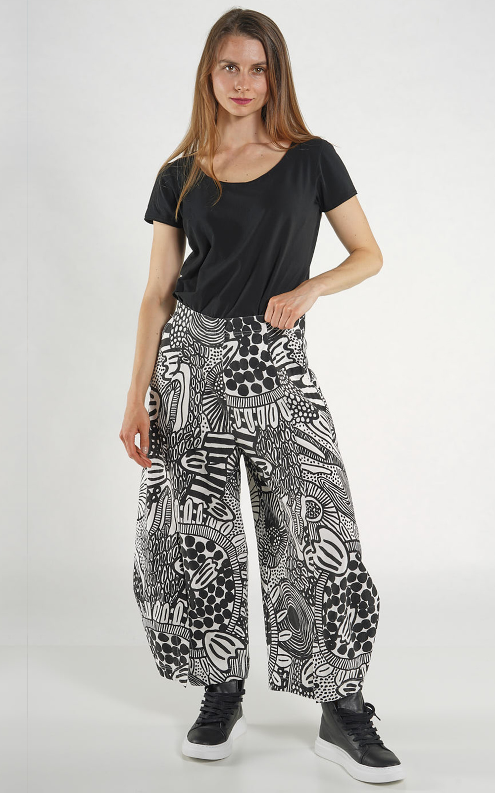Vista Relaxed Pant product photo.