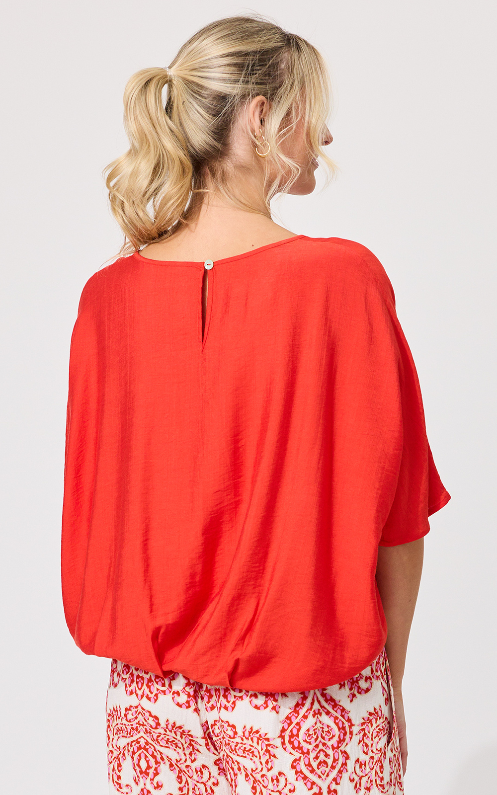 Alessa Top product photo.