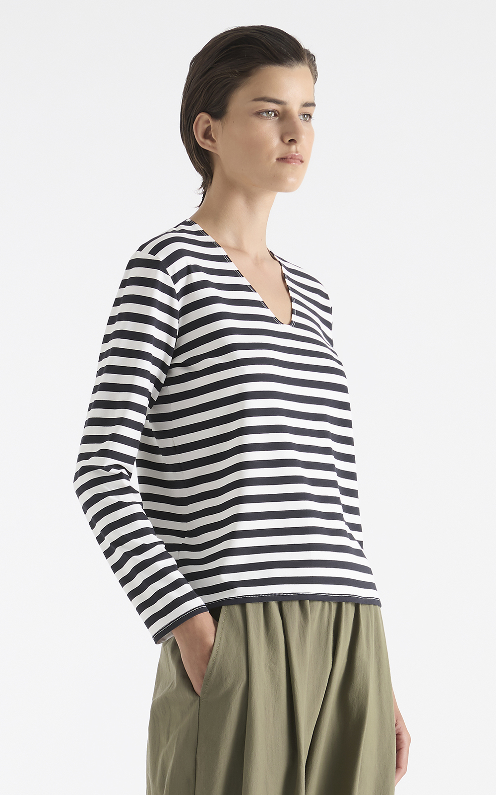 Destellos Chic V-Neck Top