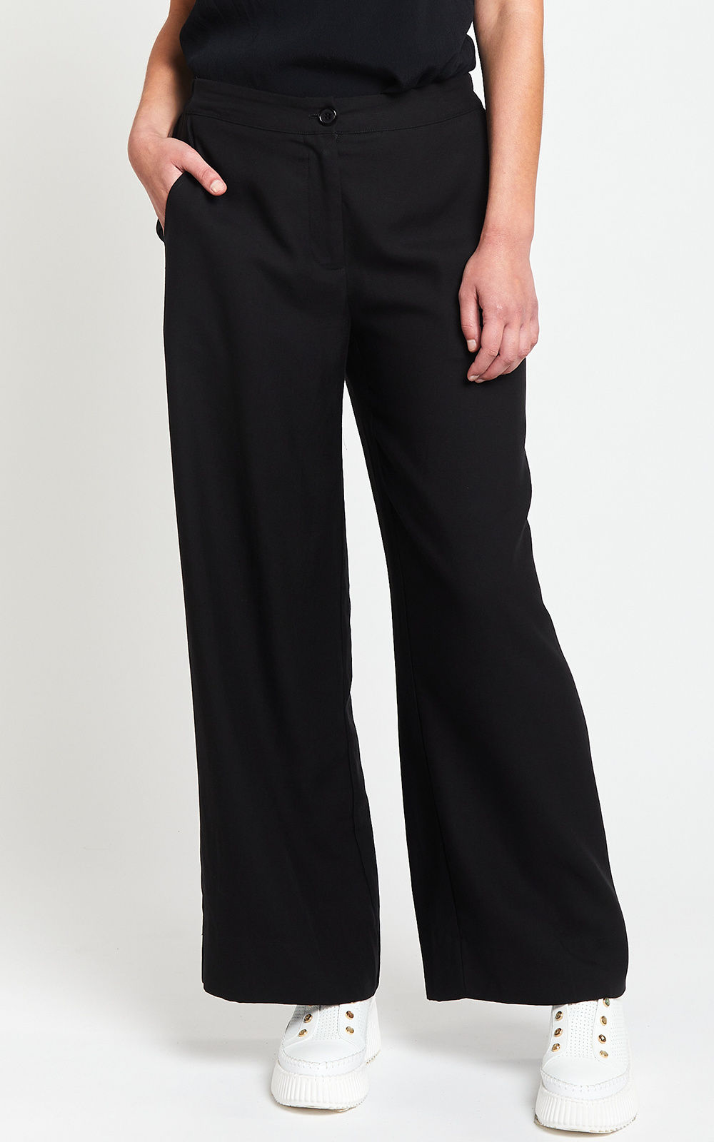 Soprano Boyfriend Pant product photo.