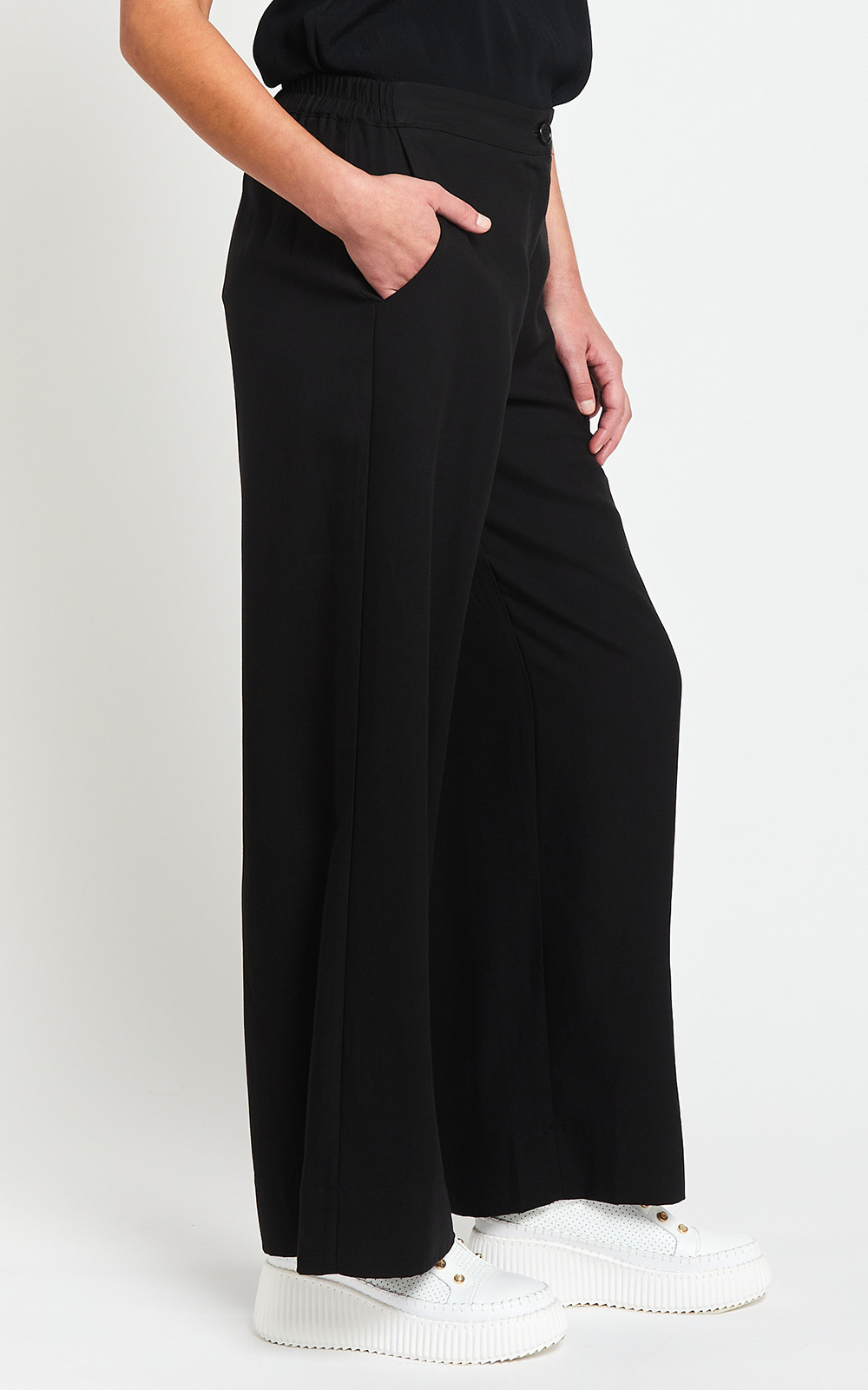 Soprano Boyfriend Pant product photo.