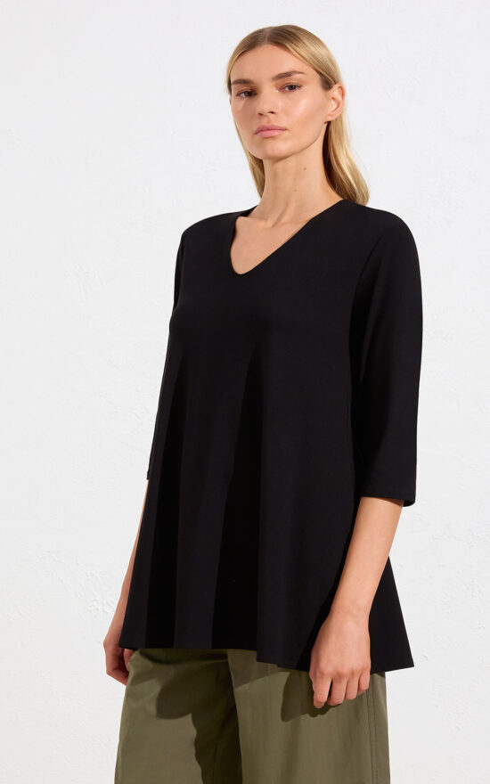 Loose V Top product photo.