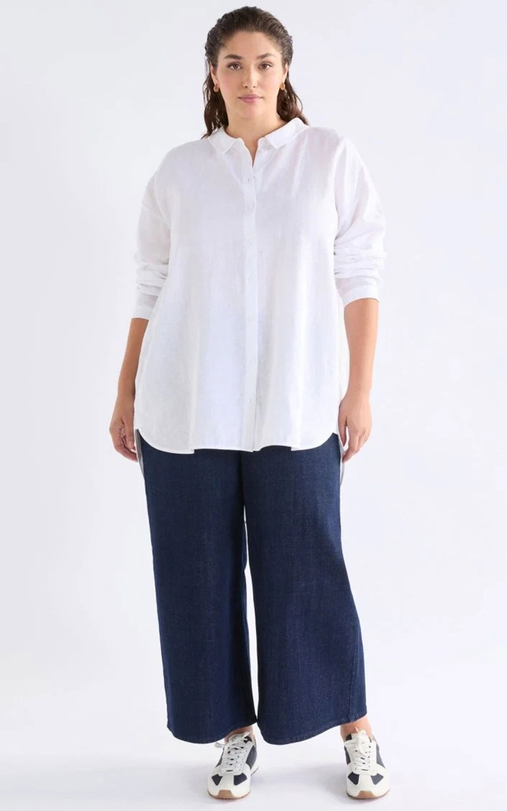 Yenna Shirt product photo.