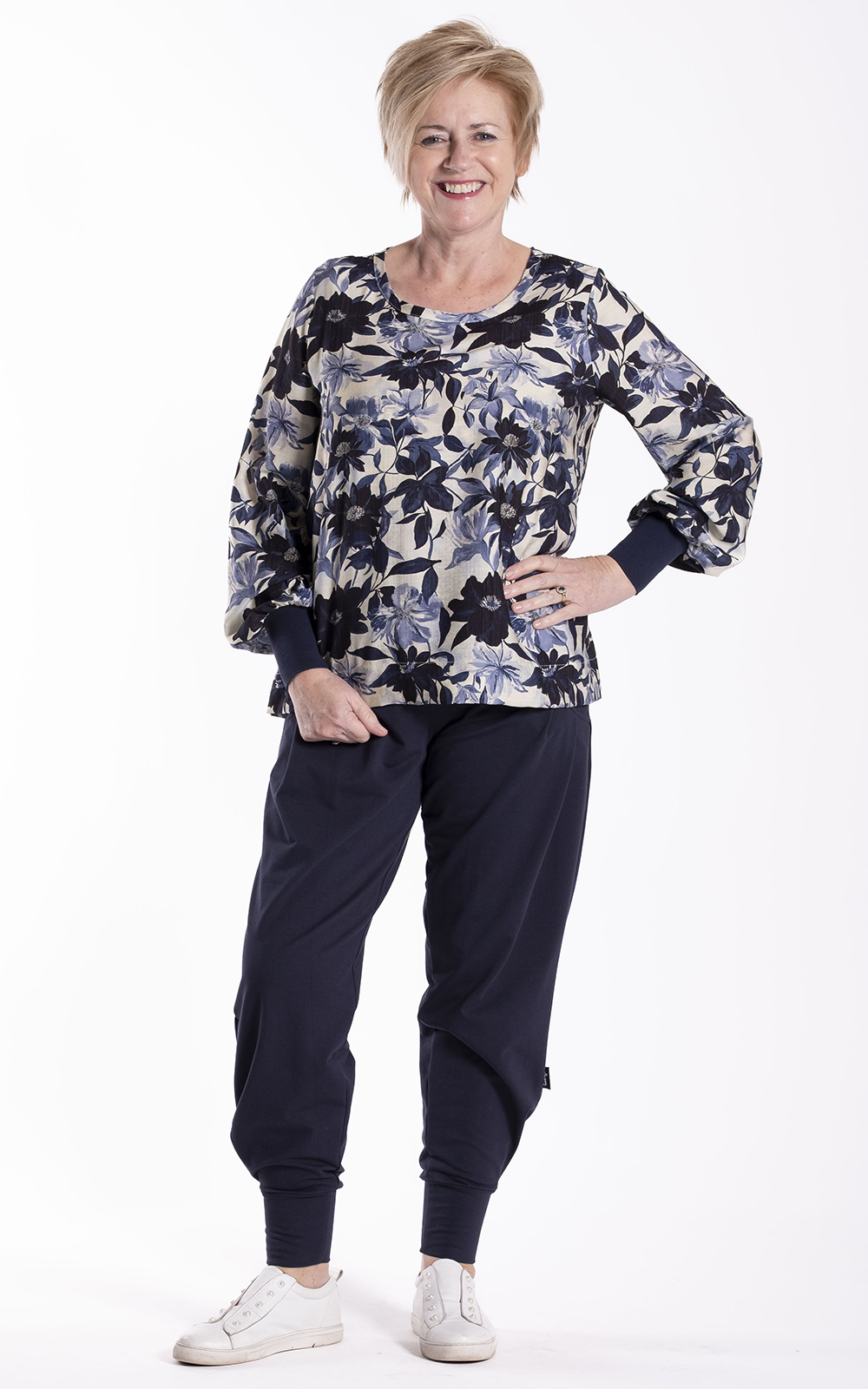 Nalla Pant product photo.