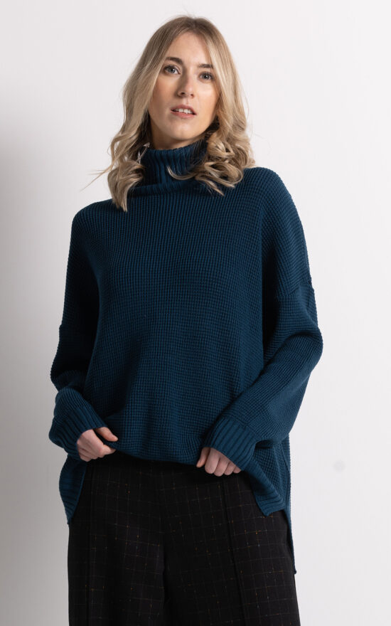 Merino Oversized Knit product photo.