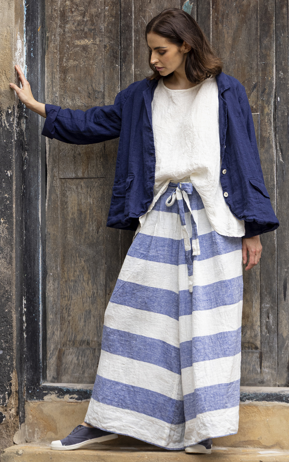 Baridi Jacket Linen product photo.
