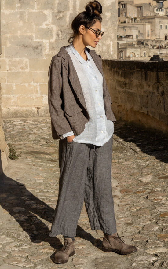 Darcy Pant In Linen product photo.