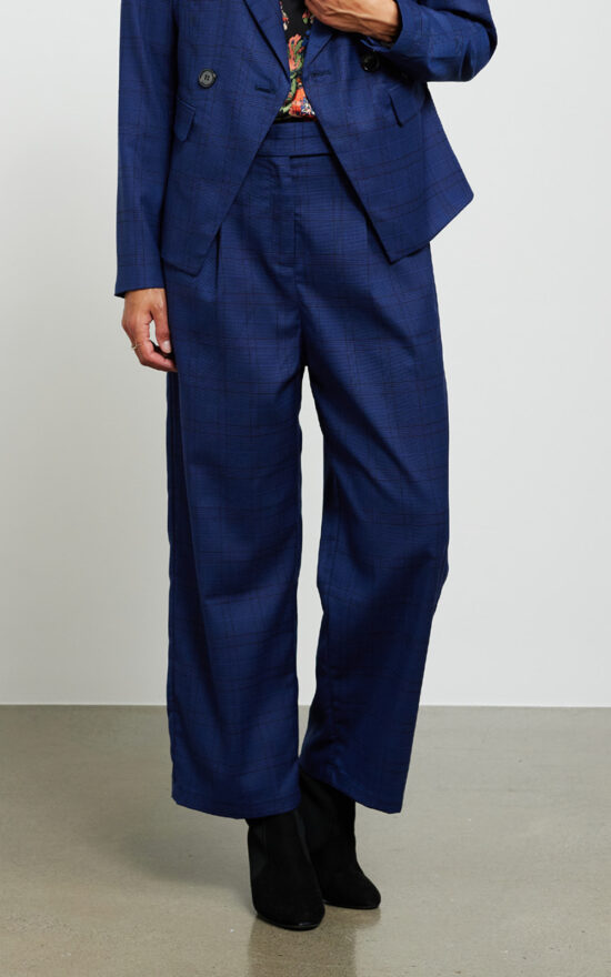 Montana Pant In Plaid product photo.