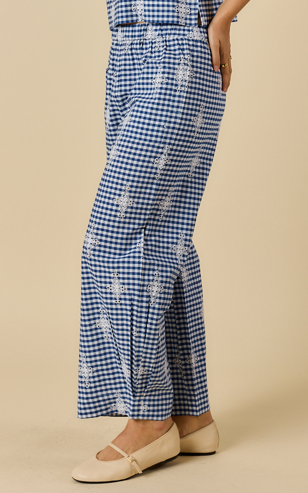 Elli Ray Pant product photo.