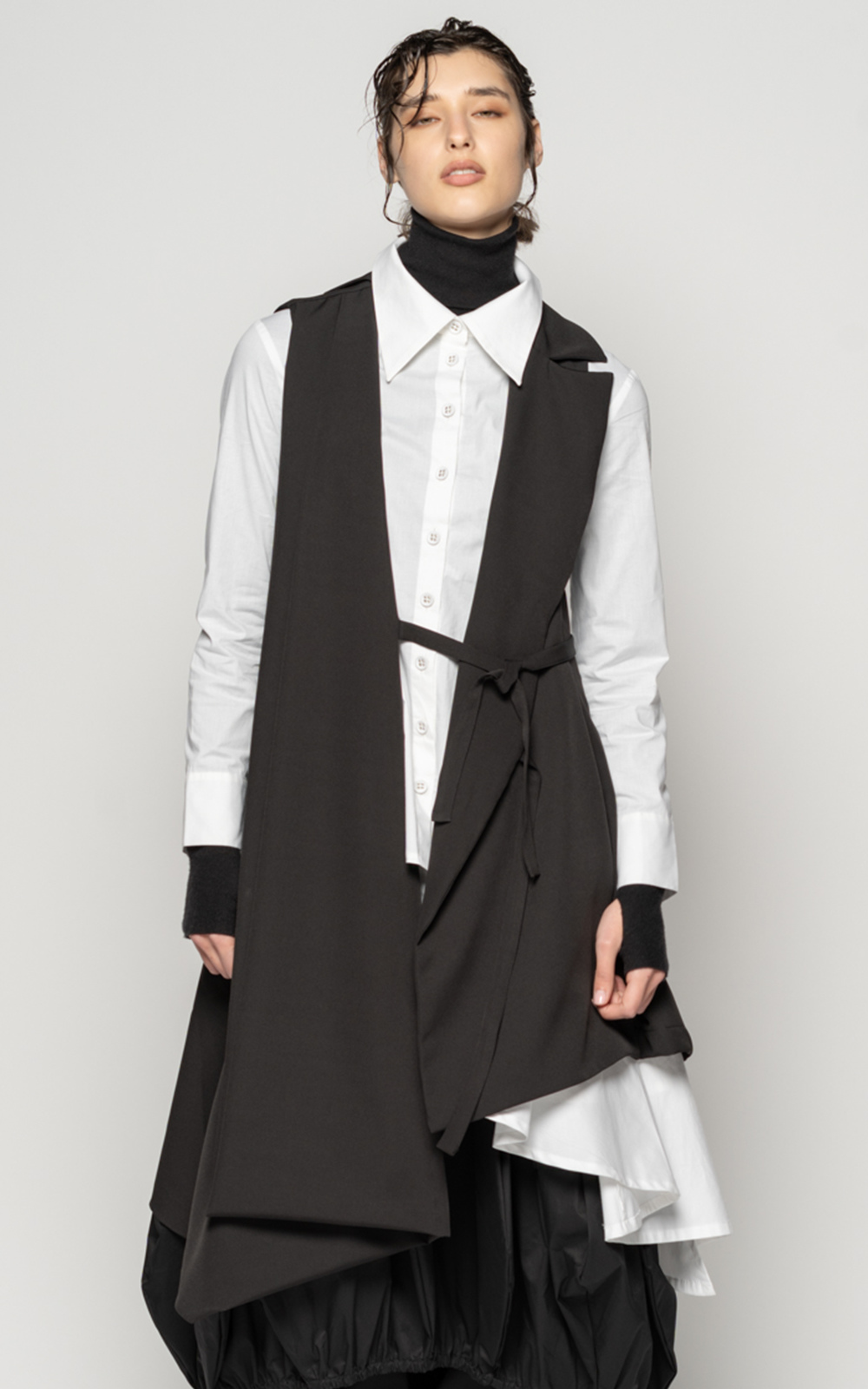 Kusa Long Vest product photo.