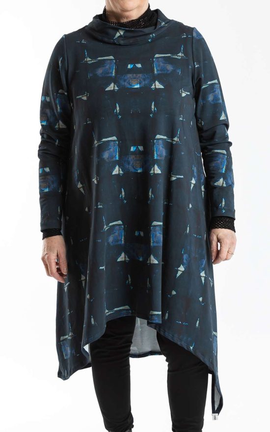 Tunic product photo.