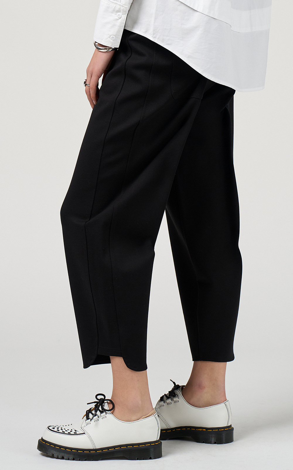 Ledge Pant product photo.