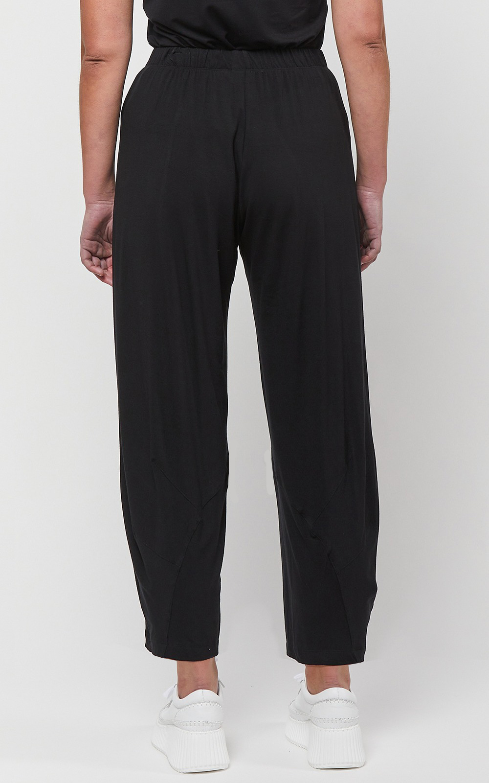 Supernova Tuck Pant - Long product photo.