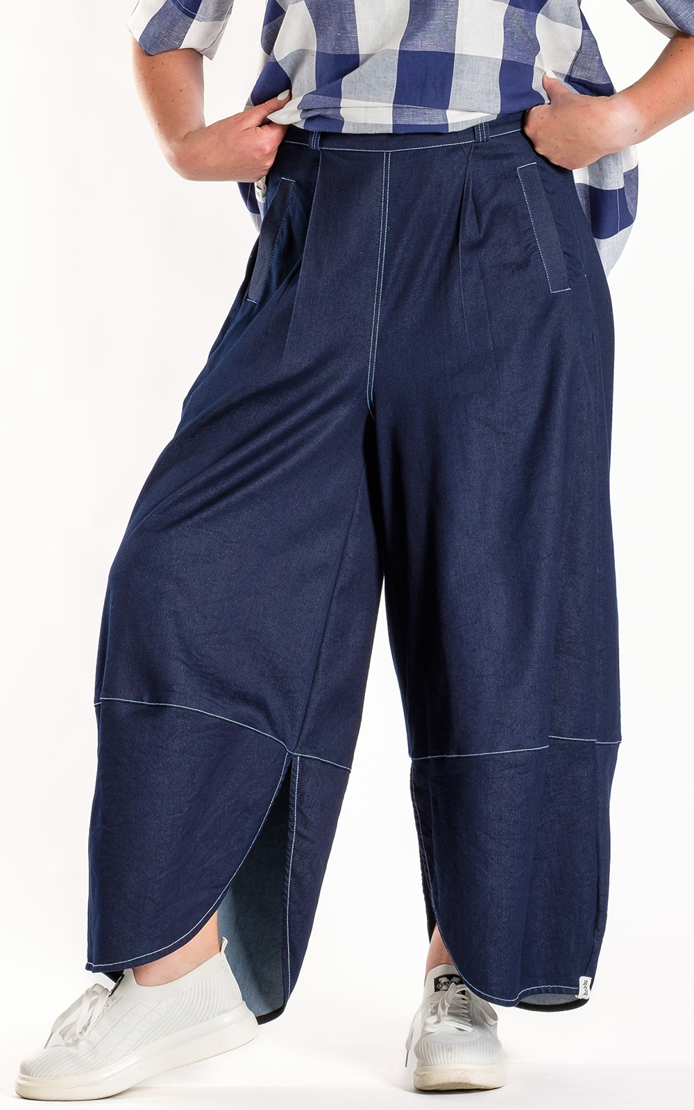 Apartmento Pants product photo.