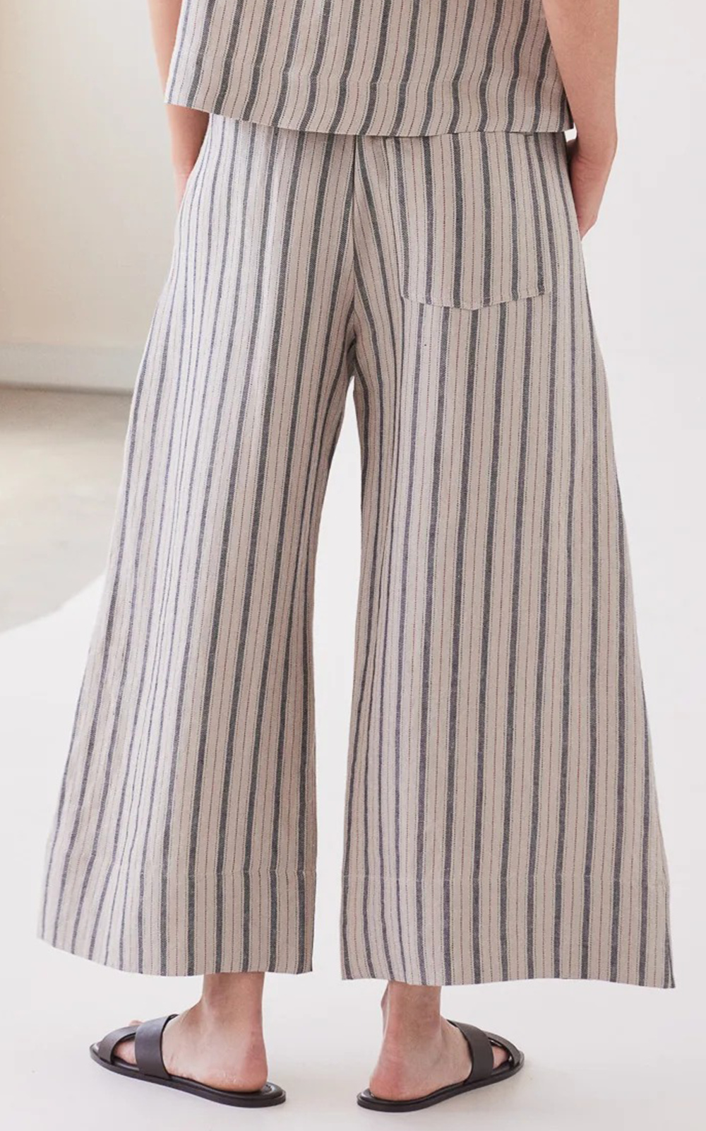 Oliver Pant product photo.