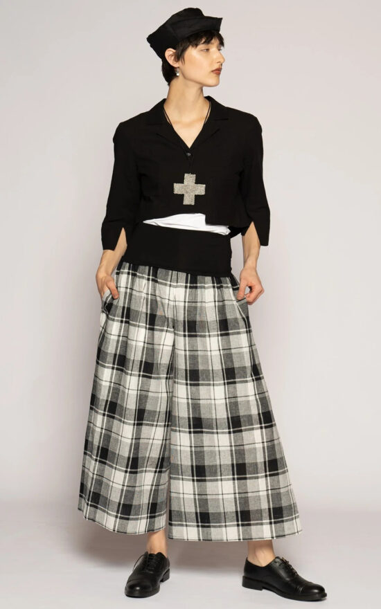Arya 3/4 Pants product photo.