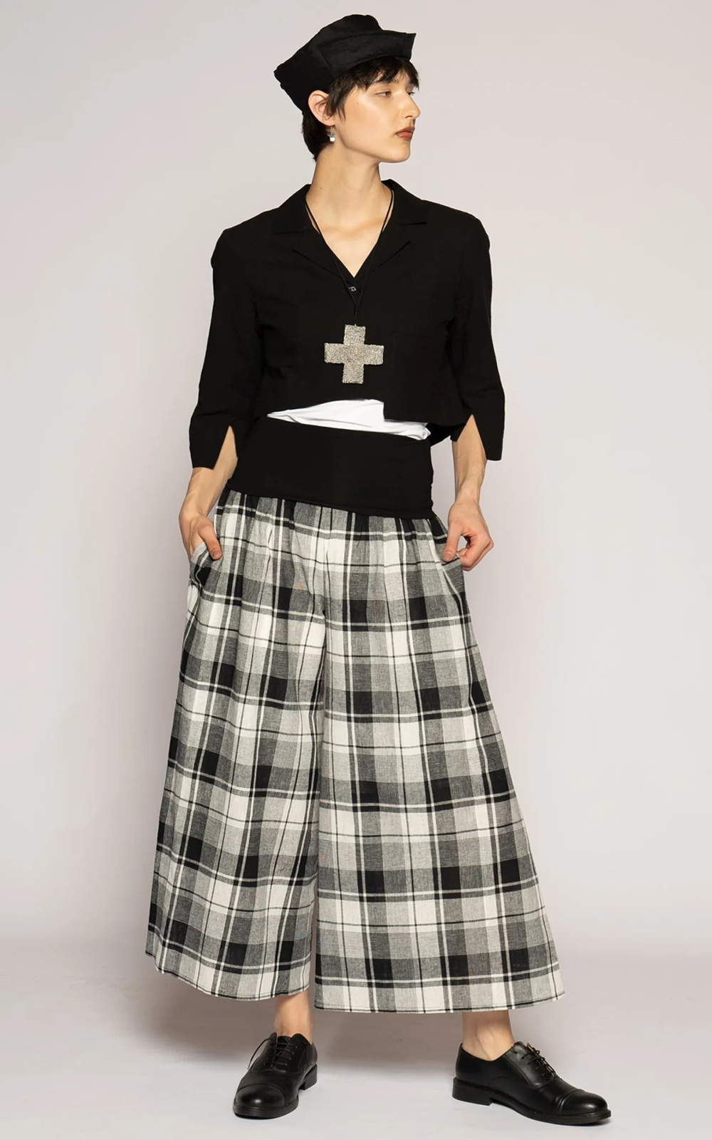 Arya 3/4 Pants product photo.