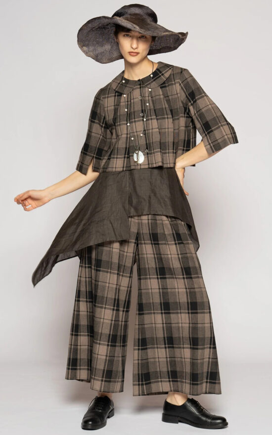 Arya 3/4 Pants product photo.