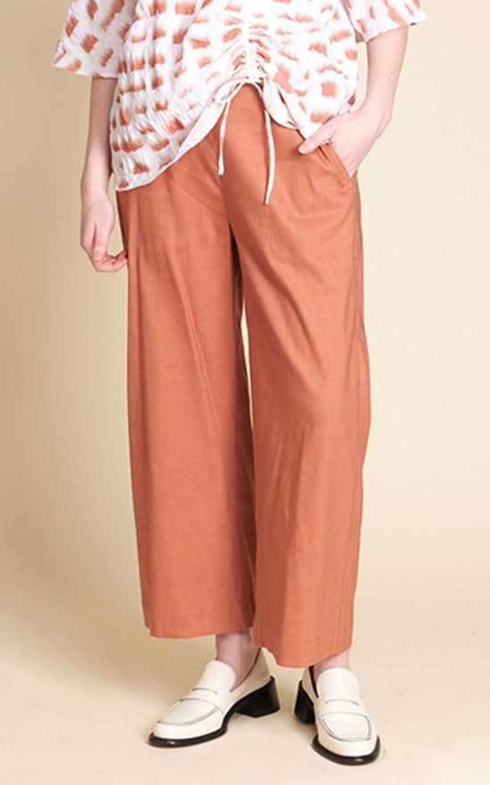 The Sadie Pant product photo.