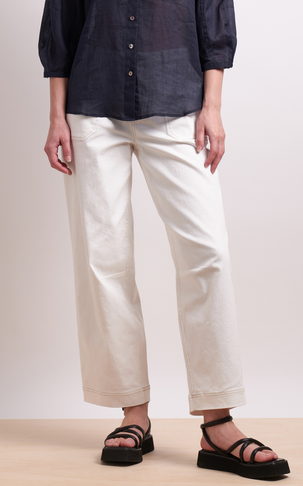 On The Curve Jean product photo.