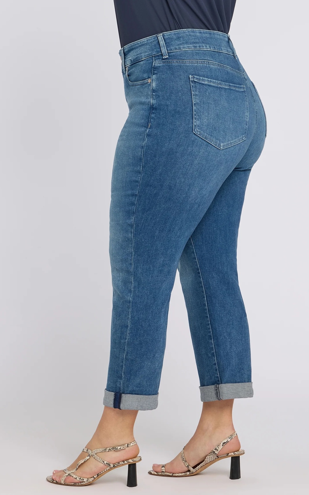 Womens Bailey Hi-rise Relaxed Straight Crop Jean product photo.