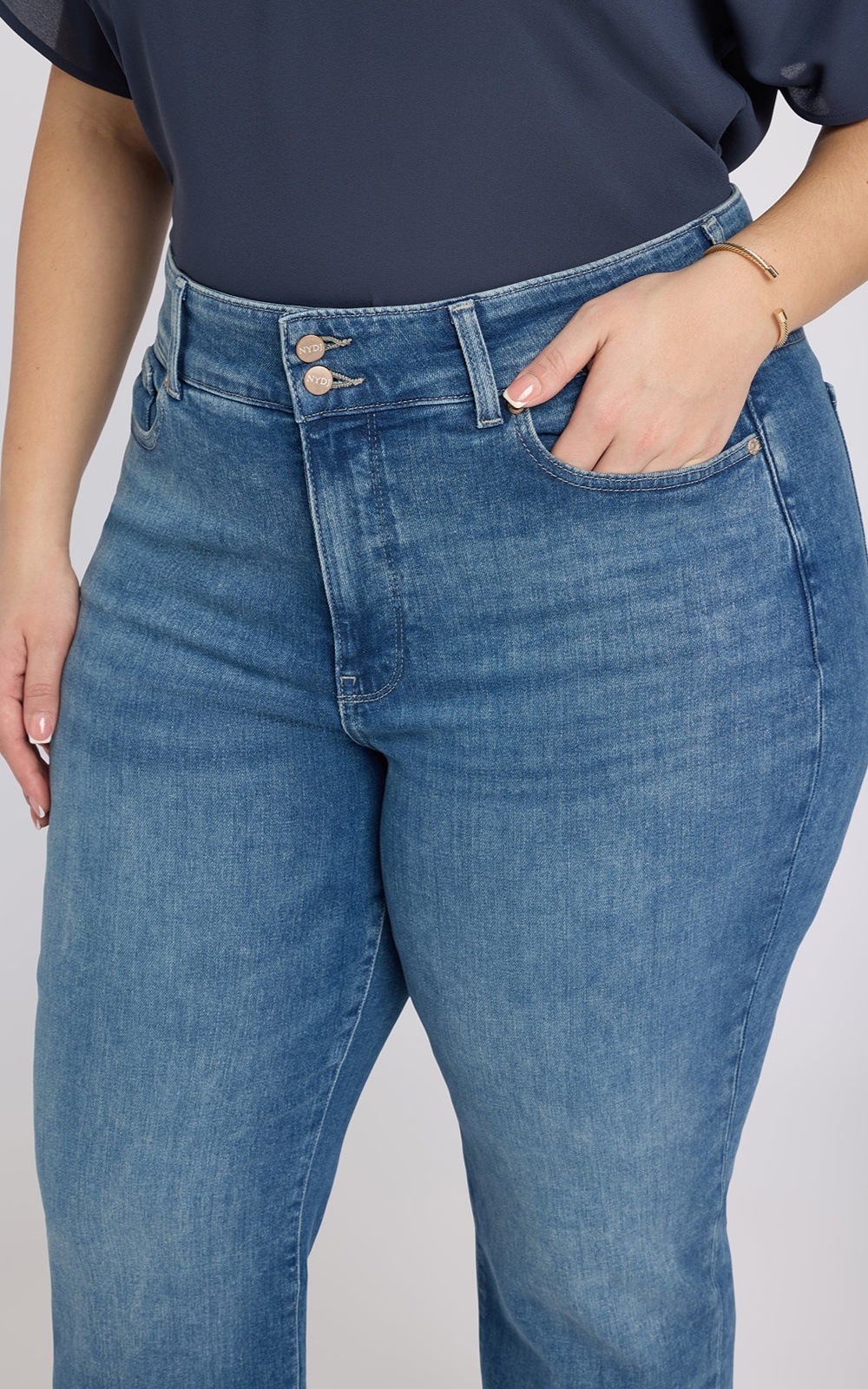 Womens Bailey Hi-rise Relaxed Straight Crop Jean product photo.