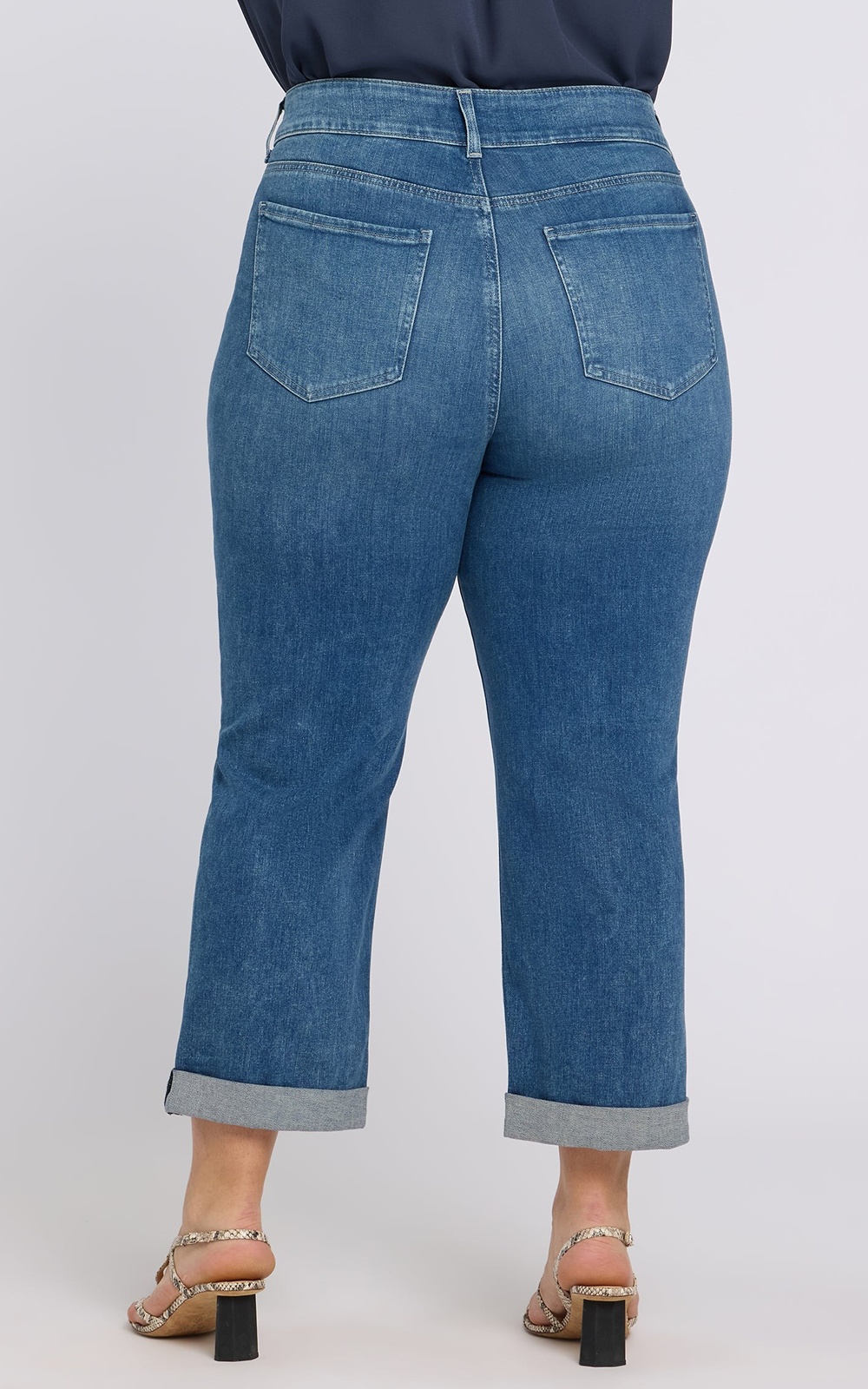 Womens Bailey Hi-rise Relaxed Straight Crop Jean product photo.