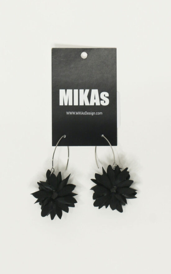 Wreath Earrings product photo.