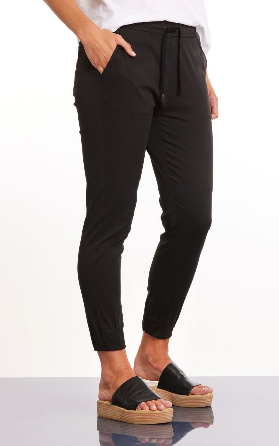 7/8 Essential Cargo Pant  product photo.