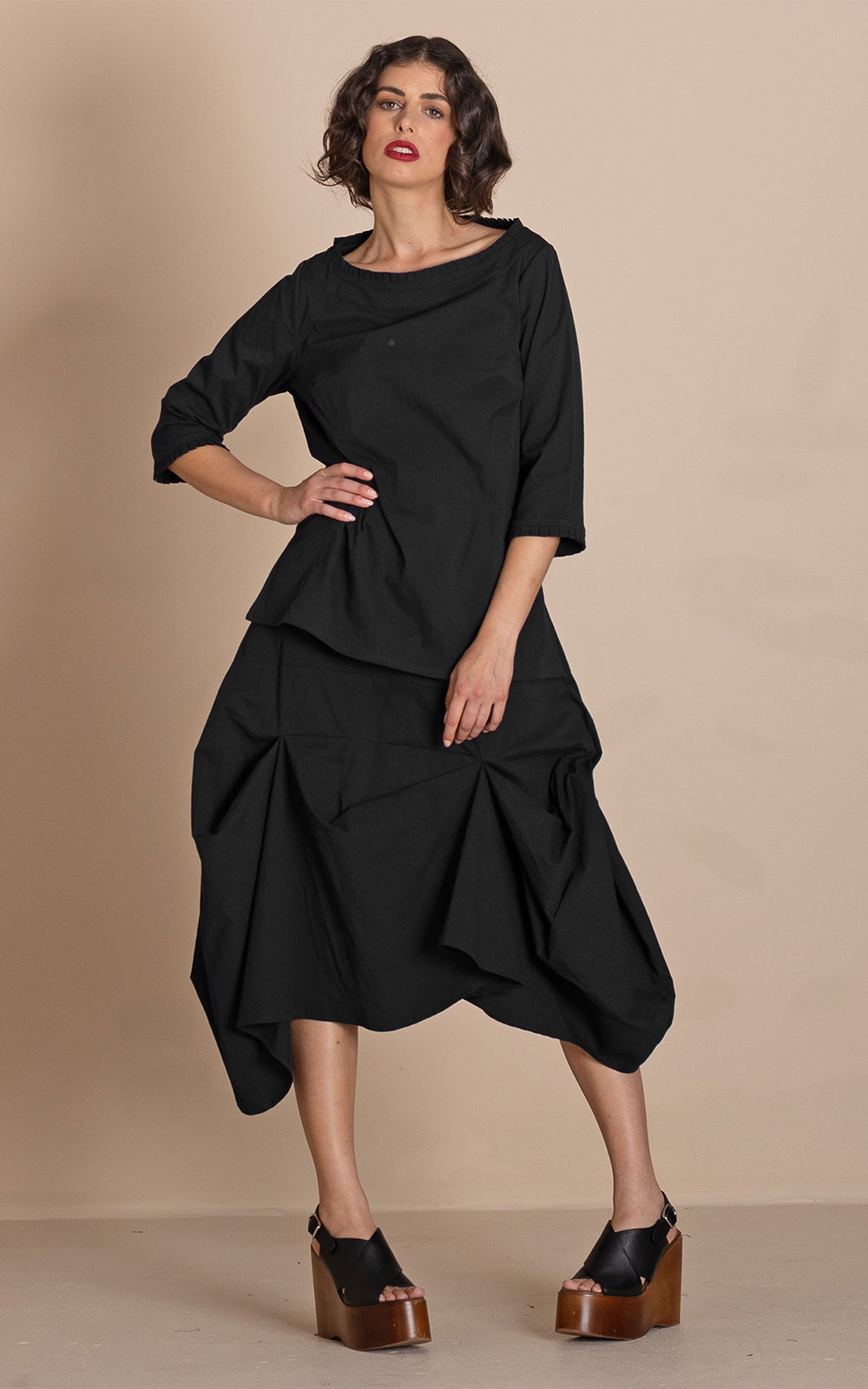 Tabinet Pleat Tee Top product photo.
