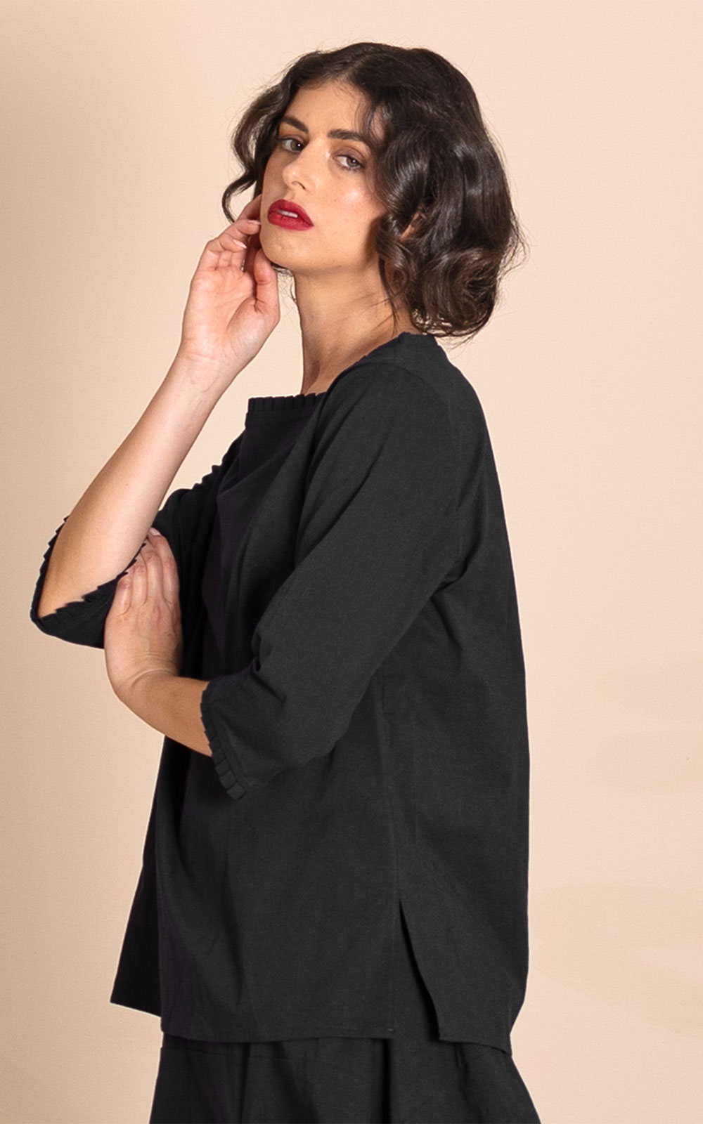 Tabinet Pleat Tee Top product photo.