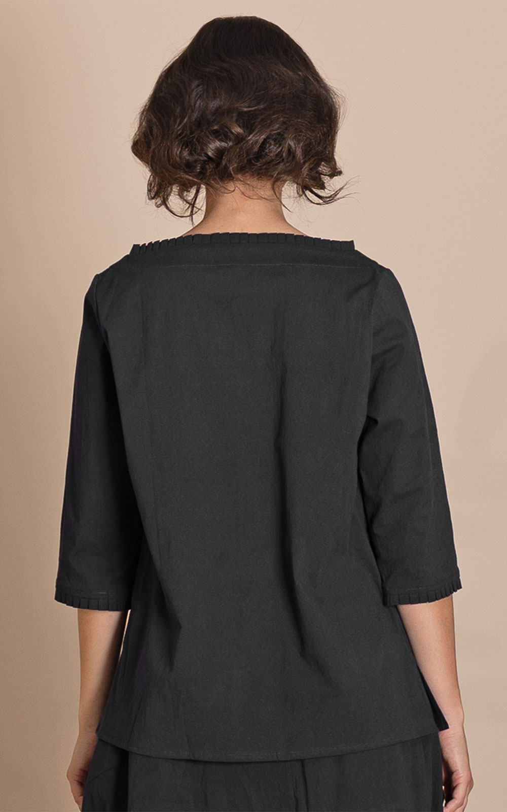 Tabinet Pleat Tee Top product photo.